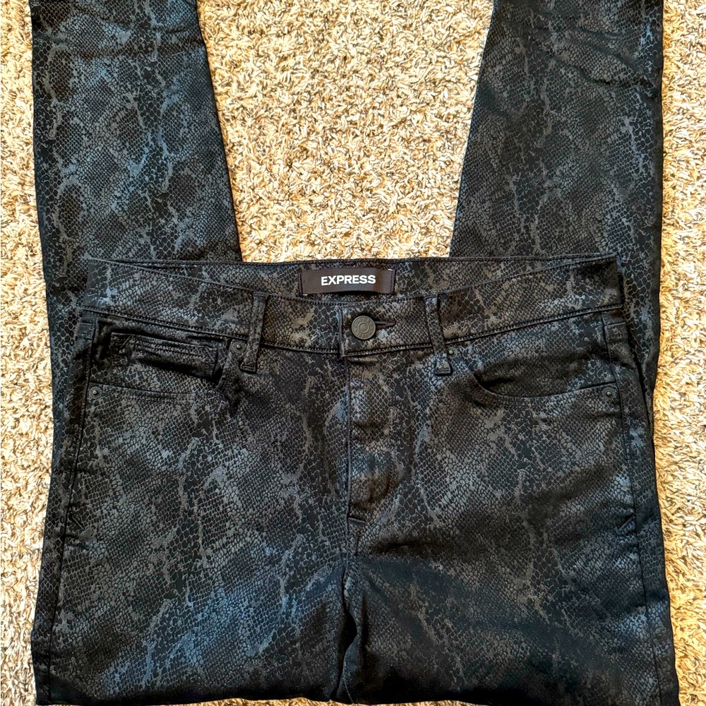 Express Midrise black snakeskin jeans, size 10